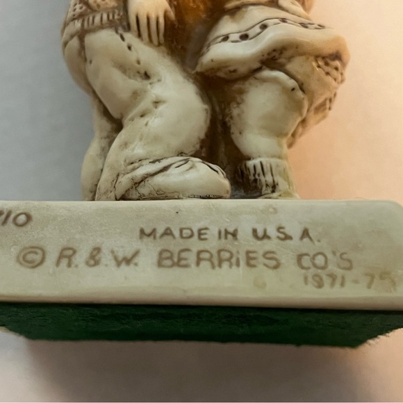 R & W Berries Co figurine from the 70’s. - Picture 3 of 3
